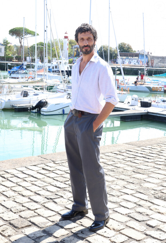 David Kammenos lors du photocall de la série "Tout cela je te le donnerai"de la 25ème édition du Festival de la fiction de la Rochelle, France, le 15 septembre 2023. © Denis Guignebourg/BestImage 