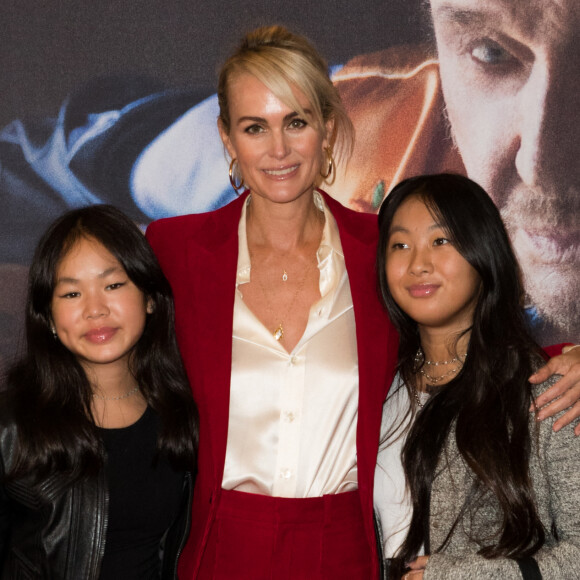 Les deux soeurs sont unanimes : "On ne pourra jamais leur pardonner. Ils nous ont blessées."
Laeticia Hallyday et ses filles Joy et Jade - Projection au Grand Rex à Paris des documentaires "Johnny USA" et "A nos promesses" à l'occasion de la Journée Spéciale Johnny, son rêve américain. © Jacovides-Moreau / Bestimage