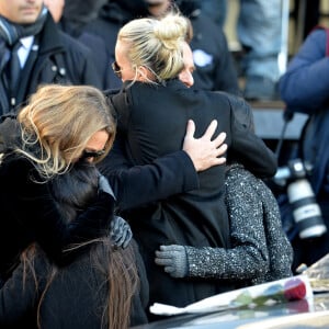 Laura Smet, David Hallyday, Laeticia Hallyday et ses filles Joy et Jade - Arrivées des personnalités en l'église de La Madeleine pour les obsèques de Johnny Hallyday à Paris le 8 decembre 2017. © Veeren/Bestimage 