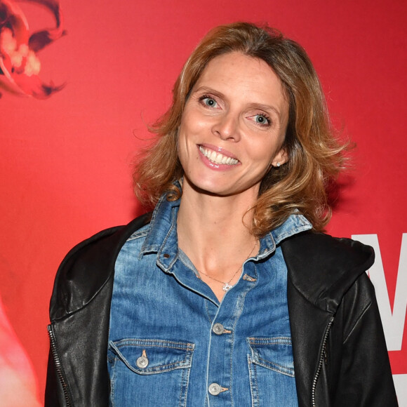 "Je suis plus assidue sur les devoirs et le suivi scolaire de mes enfants. Ça, je ne sais pas s'ils en sont ravis !", a-t-elle blagué.
Sylvie Tellier au concert de M.Galanter au théâtre Music-Hall Show l'Alhambra à Paris, France, le 23 novembre 2023. © Veeren/Bestimage