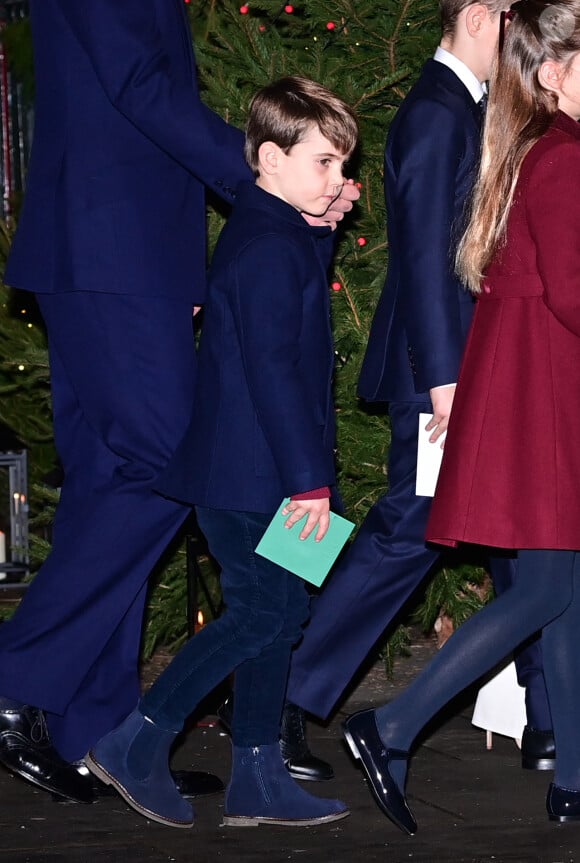 A ses côtés, son fils le prince Louis assistait pour la première fois au fameux concert Together At Christmas !
Le prince Louis - Concert de Noël "Together At Christmas" à l'abbaye de Westminster à Londres, le 8 décembre 2023.