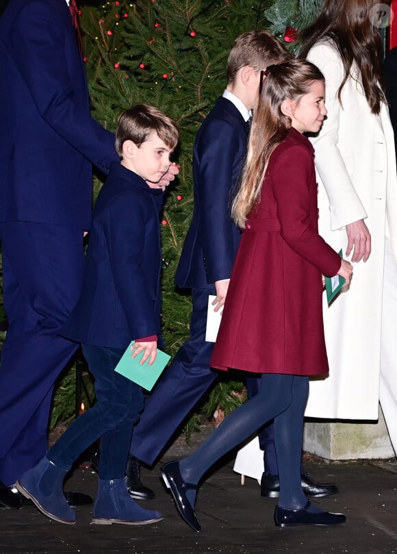 Accompagnée de son époux le prince William et de leurs trois enfants, la souveraine avait opté pour un divin look immaculé.
Le prince George, la princesse Charlotte et le prince Louis - Concert de Noël "Together At Christmas" à l'abbaye de Westminster à Londres, le 8 décembre 2023.