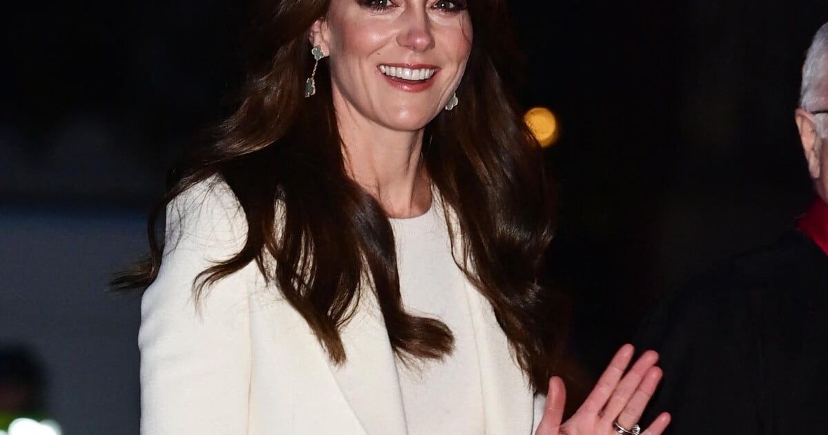 En images, Kate Middleton est angélique dans un look toute blanche, et les Anglais sont surpris par le comportement du prince Louis !