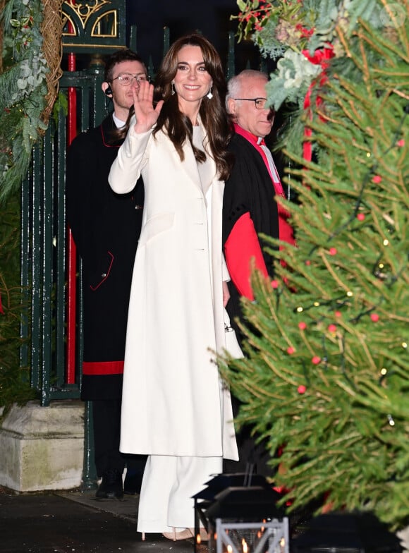 Angélique, l'épouse du prince William nous aurait presque fait oublier un détail.
Catherine (Kate) Middleton - Concert de Noël "Together At Christmas" à l'abbaye de Westminster à Londres, le 8 décembre 2023.