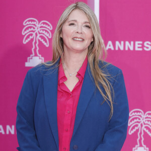Invitée sur Sud Radio avec l'autre star d'AB Productions, Patrick Puydebat, Hélène Rollès a fait de tendres confidences sur ses enfants adoptés en Éthiopie : June et Marcus Rollès
Hélène Rollès ( Les mystères de L'amour) - Soirée d'ouverture de CanneSeries Saison 6 au Palais des Festivals de Cannes