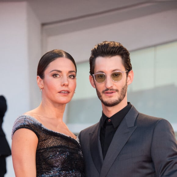 Natasha Andrews et son mari Pierre Niney - Red carpet du film "Amants" lors de la 77ème édition du Festival international du film de Venise, la Mostra. Le 3 septembre 2020 