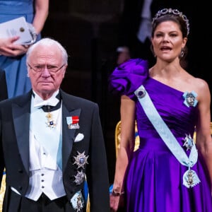 Le roi Carl Gustav, la princesse Victoria, le prince Daniel - La famille royale de Suède lors de la cérémonie de remise du prix Nobel à Stockholm. Le 10 décembre 2023