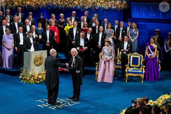 Louis E. Brus, le roi Carl Gustav - La famille royale de Suède lors de la cérémonie de remise du prix Nobel à Stockholm. Le 10 décembre 2023