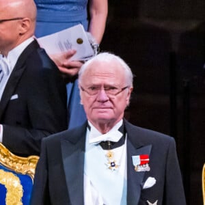 Le roi Carl Gustav, la princesse Victoria - La famille royale de Suède lors de la cérémonie de remise du prix Nobel à Stockholm. Le 10 décembre 2023