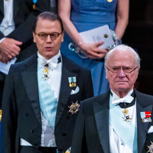 Le roi Carl Gustav, la reine Silvia, la princesse Victoria, le prince Daniel - La famille royale de Suède lors de la cérémonie de remise du prix Nobel à Stockholm. Le 10 décembre 2023