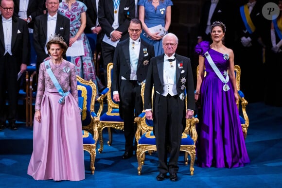 Le roi Carl Gustav, la reine Silvia, la princesse Victoria, le prince Daniel - La famille royale de Suède lors de la cérémonie de remise du prix Nobel à Stockholm. Le 10 décembre 2023