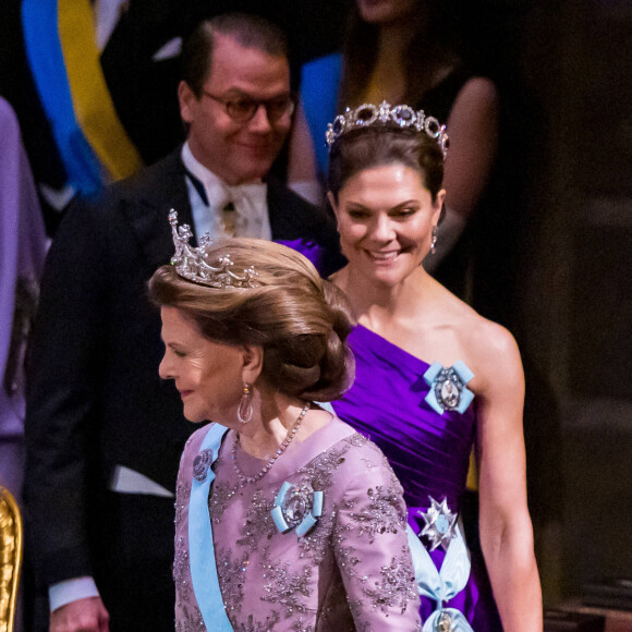 La reine Silvia, la princesse Victoria - La famille royale de Suède lors de la cérémonie de remise du prix Nobel à Stockholm. Le 10 décembre 2023