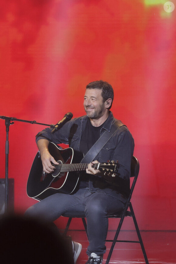 Au sein de sa propriété située dans le département du Vaucluse, l'acteur produit notamment du vin et de l'huile d'olive
Exclusif - Patrick Bruel - Enregistrement du grand concert caritatif "Tous avec le Maroc" au Dôme de Paris, diffusée en direct sur M6 le 13 septembre 2023 © Jack Tribeca / Bestimage 