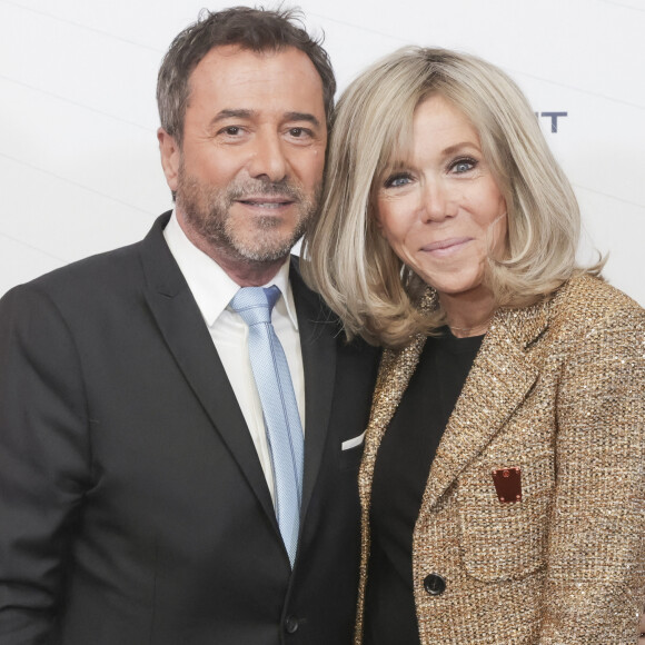 Bernard Montiel et Brigitte Macron sont amis.
Exclusif - Bernard Montiel, Brigitte Macron - De nombreuses personnalités sont venues assister au dîner de gala annuel de l'Institut Rafaël-Santé intégrative au Pavillon Gabriel à Paris. © Jacques Bensoussan / Bestimage 