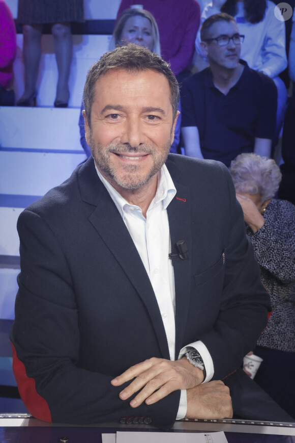 Une émission qui sera une nouvelle alternative de l'émission "Les Grands du rire".
Exclusif - Bernard Montiel - Sur le plateau de l'émission TPMP (Touche Pas à Mon Poste) présentée en direct par C.Hanouna et diffusée sur C8 le 4 décembre 2023. © Jack Tribeca / Bestimage 