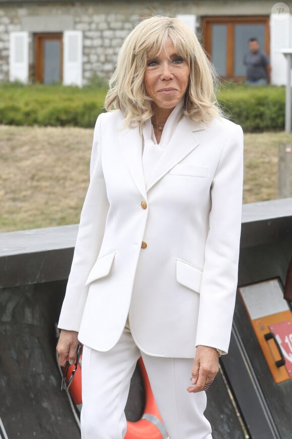 La première dame, Brigitte Macron visite le Mont Saint Michel, Normandie, le 26 juillet 2023, dans le cadre des célébrations pour la réintégration des États-Unis dans l'Unesco. © Stéphane Lemouton / Bestimage