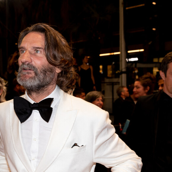 Les faits se seraient déroulés dans une chambre d'hôtel.
Frédéric Beigbeder - Montée des marches du film "Novembre" lors du 75ème Festival International du Film de Cannes, le 22 mai 2022. © Cyril Moreau / Bestimage