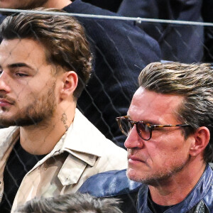 Benjamin Castaldi avec son fils Simon - People dans les tribunes de la demi-finale de l'Open Rolex Paris Masters à l'Accor Arena entre N. Djokovic contre A. Rublev le 4 Novembre 2023. © Matthieu Mirville/Bestimage 