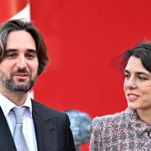 Un profil digne d'un mousquetaire !
Dimitri Rassam et Charlotte Casiraghi - La famille princière rejoint le palais à pied après la messe lors de la Fête Nationale de la principauté de Monaco le 19 novembre 2022. © Dominique Jacovides / Bruno Bebert / Bestimage 