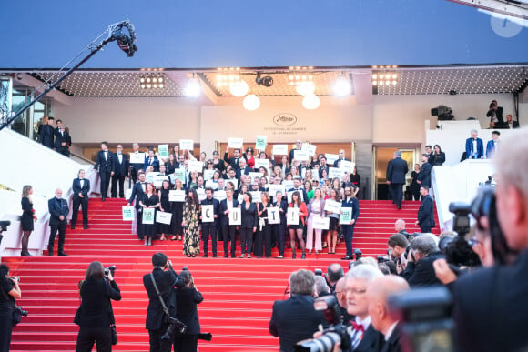 Le nom de la présidente du jury du Festival de Cannes dévoilé !
 
Le collectif " Cut ! " manifeste sur le tapis rouge pour défendre la transition écologique à la montée des marches de "Club Zero" lors du 76ème Festival International du Film de Cannes.