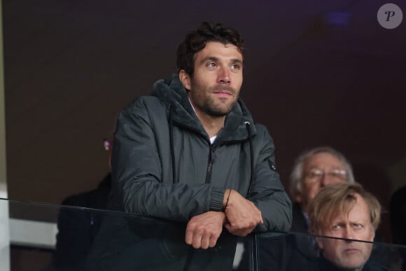 Deux bières dans les mains, le jeune retraité a fait beaucoup rire les internautes

Thibaut Pinot (cycliste)lors du match de l'UEFA Champions League entre le RC Lens et le PSV Eindhoven, stade Bollaert-Delelis, le 24 octobre 2023 - Le RC Lens a concédé le nul lors de la 3ème journée de Ligue des champions face au PSV Eindhoven (1-1) au stade Bollaert à Lens le 24 octobre 2023.