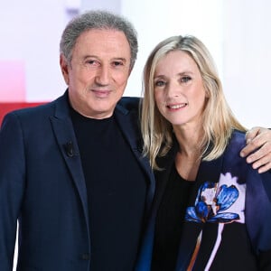 Exclusif - Michel Drucker et sa nièce Lea Drucker lors de l'enregistrement de l'émission "Vivement Dimanche" au Studio Gabriel et diffusée le 30 octobre 2022 sur France 3. Photos du 16 octobre 2022. © Guillaume Gaffiot / Bestimage 