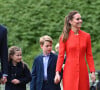 Kate Middleton et le prince William ont pris la grande décision de s'éloigner du centre de Londres et de ne plus vivre à Kensington Palace pour le bien de leurs enfants.
Le prince William, duc de Cambridge, et Catherine (Kate) Middleton, duchesse de Cambridge, accompagnés de leurs enfants, le prince George de Cambridge et la princesse Charlotte de Cambridge en visite au château de Cardiff, Royaume Uni à l'occasion du jubilé de platine de la reine d'Angleterre.