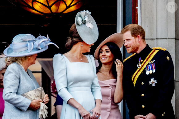 Camilla Parker Bowles, duchesse de Cornouailles, Kate Catherine Middleton, duchesse de Cambridge, le prince Harry, duc de Sussex et Meghan Markle, duchesse de Sussex - Les membres de la famille royale britannique lors du rassemblement militaire "Trooping the Colour" (le "salut aux couleurs"), célébrant l'anniversaire officiel du souverain britannique. Cette parade a lieu à Horse Guards Parade, chaque année au cours du deuxième samedi du mois de juin. Londres, le 9 juin 2018.