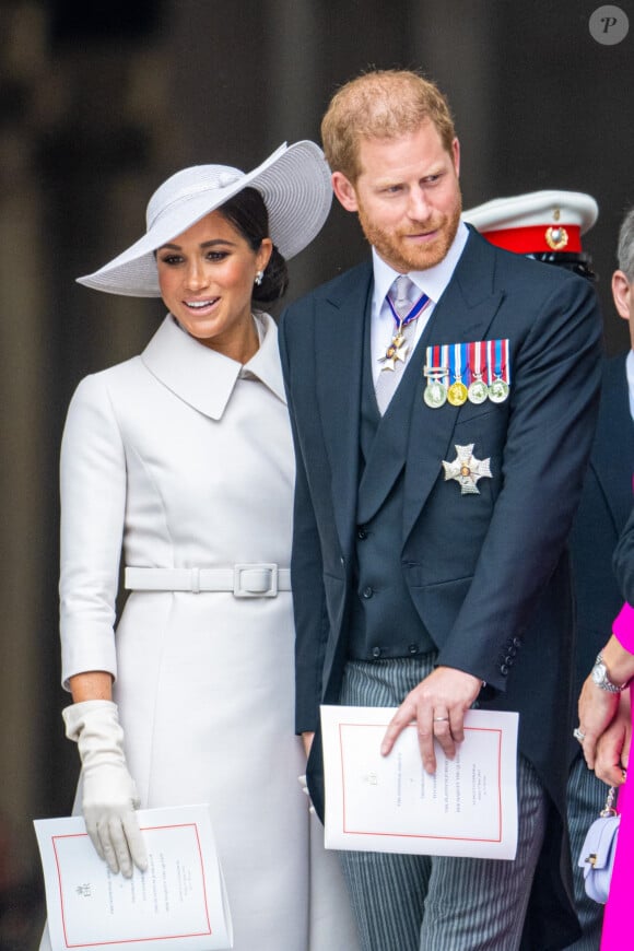 Le prince Harry, duc de Sussex, et Meghan Markle, duchesse de Sussex - Les membres de la famille royale et les invités lors de la messe célébrée à la cathédrale Saint-Paul de Londres, dans le cadre du jubilé de platine (70 ans de règne) de la reine Elisabeth II d'Angleterre. Londres, le 3 juin 2022.