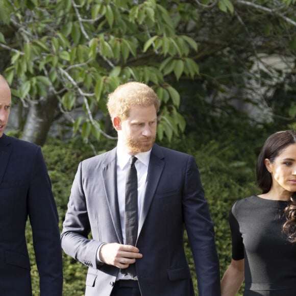 Le prince de Galles William, la princesse de Galles Kate Catherine Middleton, le prince Harry, duc de Sussex, Meghan Markle, duchesse de Sussex devant le château de Windsor, suite au décès de la reine Elisabeth II d'Angleterre. Le 10 septembre 2022