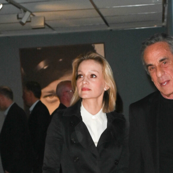 Thierry Ardisson et sa femme Audrey Crespo-Mara - Vernissage de l'exposition Jean Gabin à l'Espace Landowski / Musée des Années 30 à Boulogne-Billancourt le 8 mars 2022. © Coadic Guirev/Bestimage