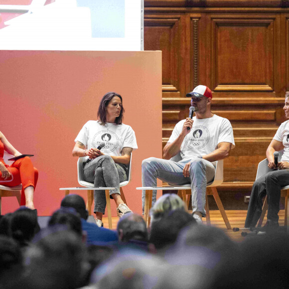 Parrains des Relais de la Flamme Olympique Laure Manaudou - Florent Manaudou et Mona Francis - Dévoilement du parcours du relais de la flamme des Jeux Olympiques de Paris 2024 dans la grand amphitheatre de la Sorbonne à Paris le 23 juin 2023.  Unveiling of the torch relay route for the Paris 2024 Olympic Games in the great amphitheater of the Sorbonne in Paris on June 23, 2023.