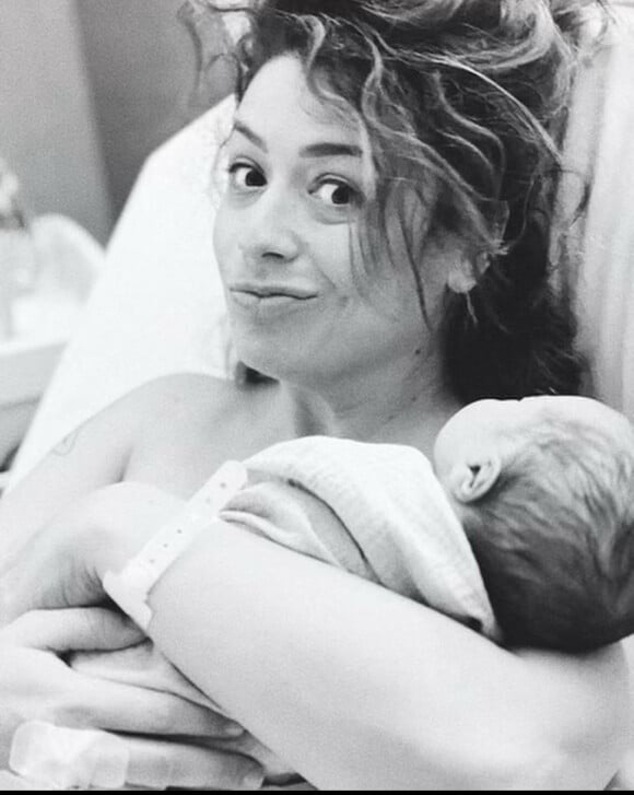 Concernant le nouveau-né, son garçon s'appelle Noah.
Lola Zidi a accouché de son deuxième enfant, un garçon prénommé Noah, le 16 décembre 2023. © Instagram Lola Zidi / Nestimage