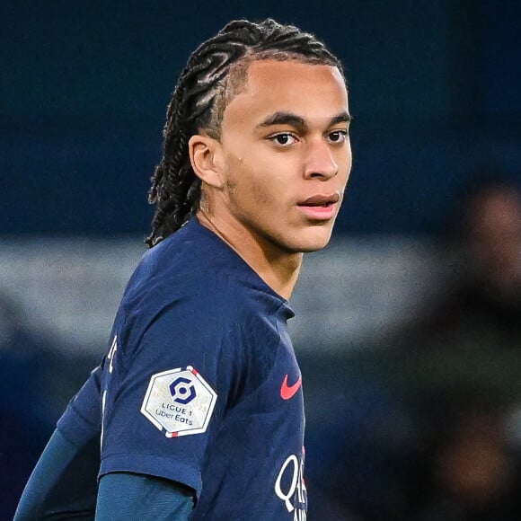Le frère de Kylian Mbappé a connu ses premières minutes de jeu avec le PSG
 
Ethan Mbappé , frère de Kylian, fait ses débuts en Ligue 1 le jour des 25 ans de son frère qui signe lui un doublé. La famille Mbappé peut être heureuse. - Match de football en ligue 1 Uber Eats : Le PSG (Paris Saint-Germain) l'emporte 3 - 1 face à Metz au Parc des Princes à Paris le 20 décembre 2023. © Matthieu Mirville/ZUMA Press Wire / Bestimage