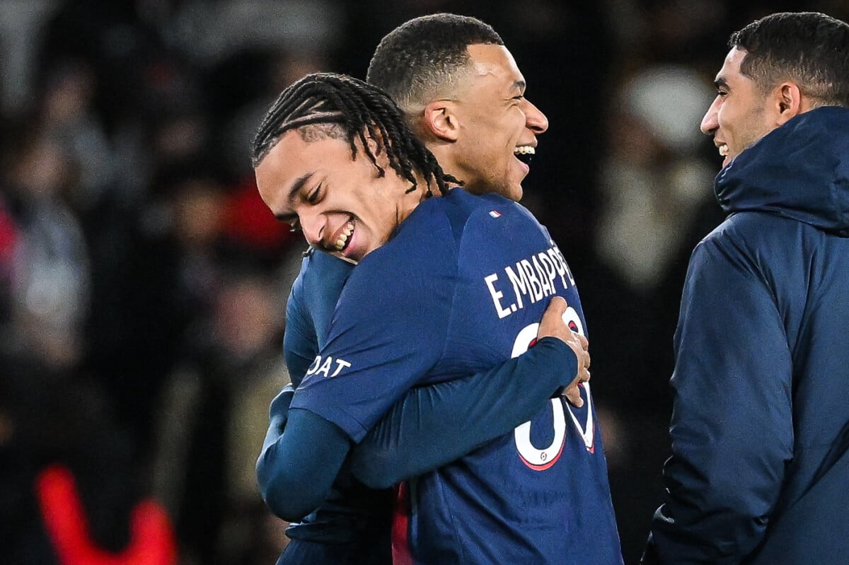 Vidéo Kylian Mbappé Heureux Aux Côtés De Son Frère Ethan Pour Une Grande Première Avant Une 9383