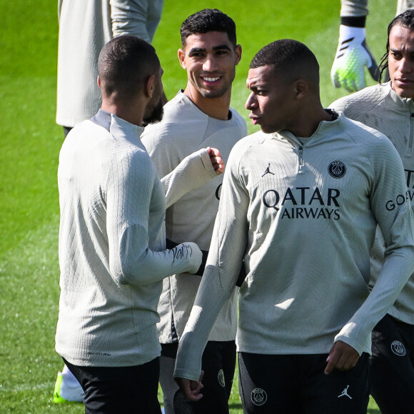 Achraf Hakimi, Kylian Mbappé et Ethan Mbappé au Campus PSG. ( © Matthieu Mirville/Zuma Press/Bestimage)