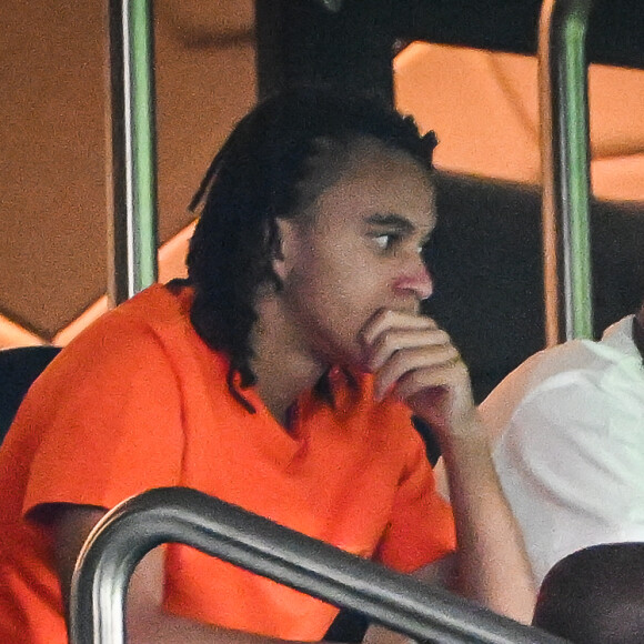 Kylian Mbappeéet son frère Ethan - Célébrités dans les tribunes lors du match de football du PSG face à Lorient au Parc des Princes à Paris le 12 Août 2023. © Matthieu Mirville/Bestimage