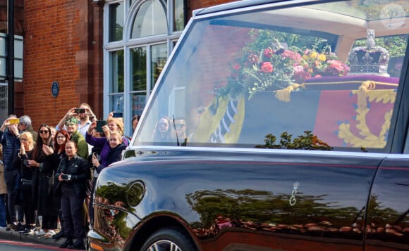 Procession du cercueil de la reine Elizabeth II d'Angleterre de l'Abbaye de Westminster à Wellington Arch à Hyde Park Corner. Le 19 septembre 2022 