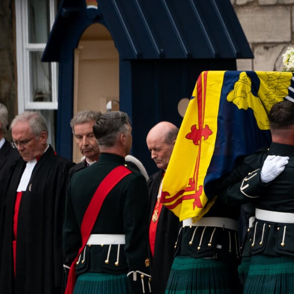 La princesse Anne d'Angleterre et son mari Timothy Laurence - La famille royale d'Angleterre à l'arrivée du cercueil de la reine Elisabeth II d'Angleterre au palais Holyroodhouse à Edimbourg. Le 11 septembre 2022 