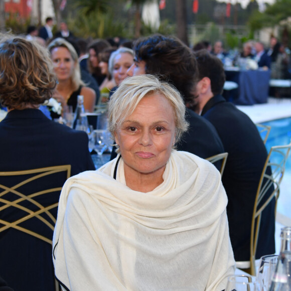 Muriel Robin et sa femme Anne Le Nen - 9ème gala étoilé Patrick Mouratoglou (coach légendaire de S. Williams) au profit de la Fondation Champ'seed à la Mouratoglou Academy afin de soutenir les jeunes espoirs du tennis mondial à Biot le 18 juin 2023.