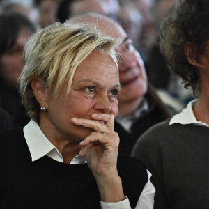 Muriel Robin avec sa femme Anne Le Nen - Les célébrités rendent un dernier hommage au comédien Roger Louret en la salle du Magre à Monclar le 30 janvier 2023. © Thierry Breton / Panoramic / Bestimage  