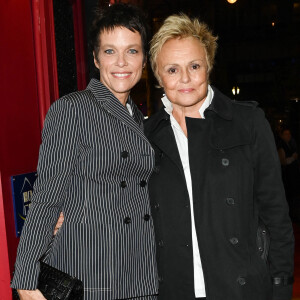 Anne Le Nen et sa femme Muriel Robin - Inauguration de la statue de cire de "Muriel Robin et Pierre Palmade" au musée Grévin à Paris le 25 octobre 2021. © Coadic Guirec/Bestimage 