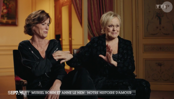 Muriel Robin et sa femme Anne Le Nen évoquent leurs envies de maternité dans l'émission "Sept à Huit" sur TF1.