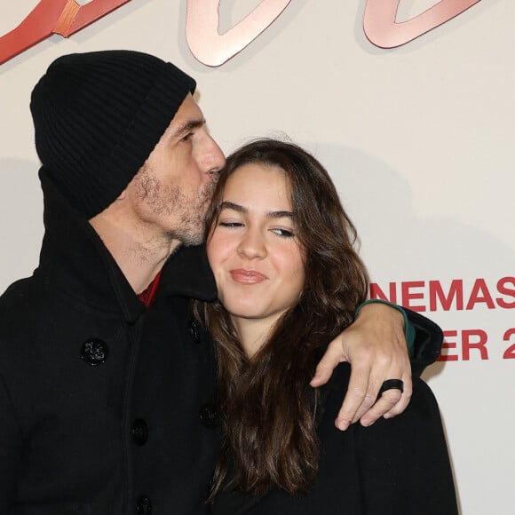 Calogero avec sa fille Nina - Avant-première mondiale du film "Napoléon" à la Salle Pleyel à Paris le 14 novembre 2023. © Coadic Guirec / Bestimage 