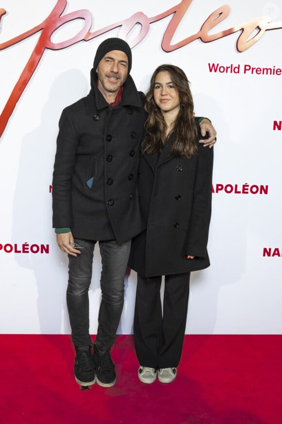 Calogero avec sa fille Nina - Avant-première mondiale du film "Napoléon" à la Salle Pleyel à Paris le 14 novembre 2023. © Olivier Borde / Bestimage 