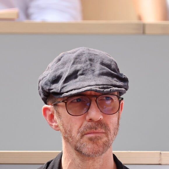 Pour rappel, Calogero a quatre enfants. 
Calogero en tribunes lors des Internationaux de France de tennis de Roland Garros 2023, à Paris, France, le 9 juin 2023. © Jacovides-Moreau/Bestimage 