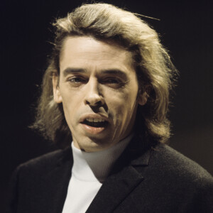 Deux fans belges de Jacques Brel ont décidé de lui redonner vie et veulent désormais l'emmener aux Marquises

Archives - Jacques Brel sur le plateau de l'émission "Aimez-vous la musique". Le 17 février 1969 © Bernard Leguay via Bestimage