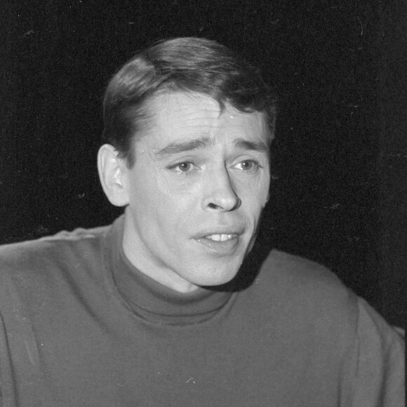 Archives - Jacques Brel sur le plateau de l'émission "Music Hall Parade". Le 1er juin1961 © Michel Ristroph via Bestimage