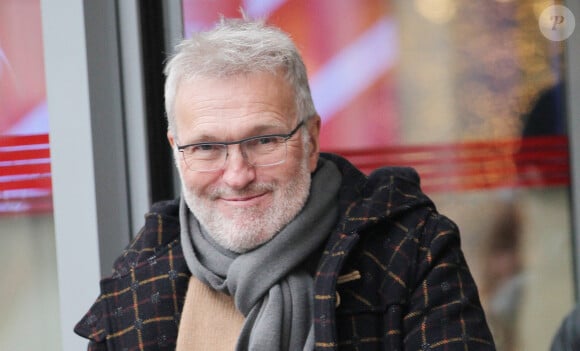 Laurent Ruquier à la sortie de l'émission "Les Grosses Têtes" aux studios RTL à Neuilly-sur-Seine, France, le 21 novembre 2022. © Jonathan Rebboah/Panoramic/Bestimage 