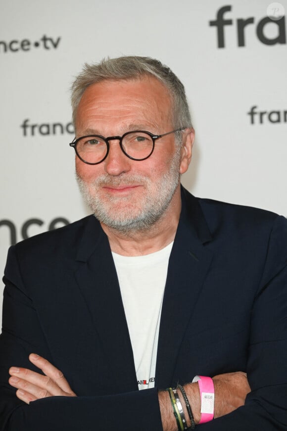 Laurent Ruquier au photocall pour la conférence de presse de rentrée de France TV à la Grande Halle de la Villette à Paris, France, le 6 juillet 2022. © Coadic Guirec/Bestimage 